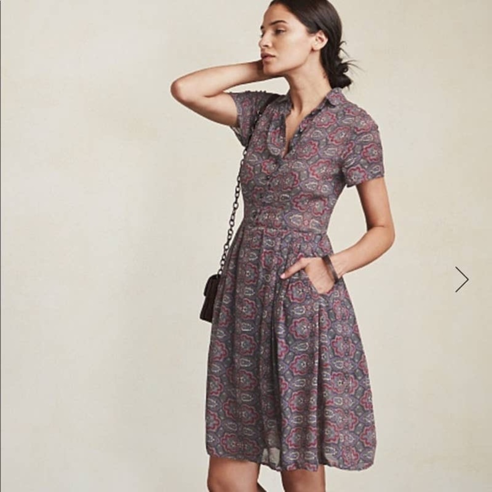 Reformation geometric print pleated short sleeve back cutout Dress size medium